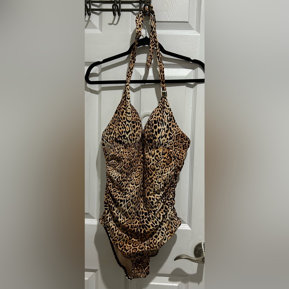 Victoria's Secret Leopard Print One Piece Halter Swimsuit NWOT‎ Womens Medium